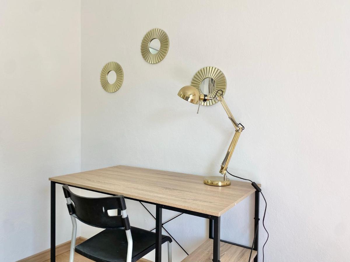 カンペールLe St Marc - Theatre De Cornouaille - Wifi - Parking Prive - Entree Autonomeアパートメント エクステリア 写真
